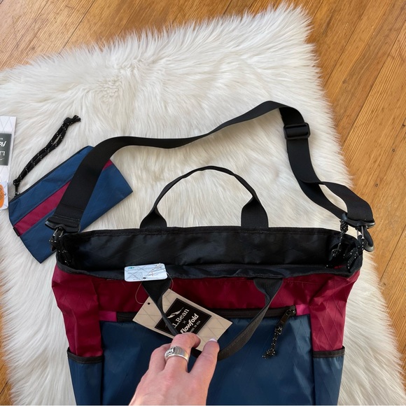 NWT L.L. Bean x Flowfold crossbody commuter tote bag and pouch bundle - Picture 7 of 15